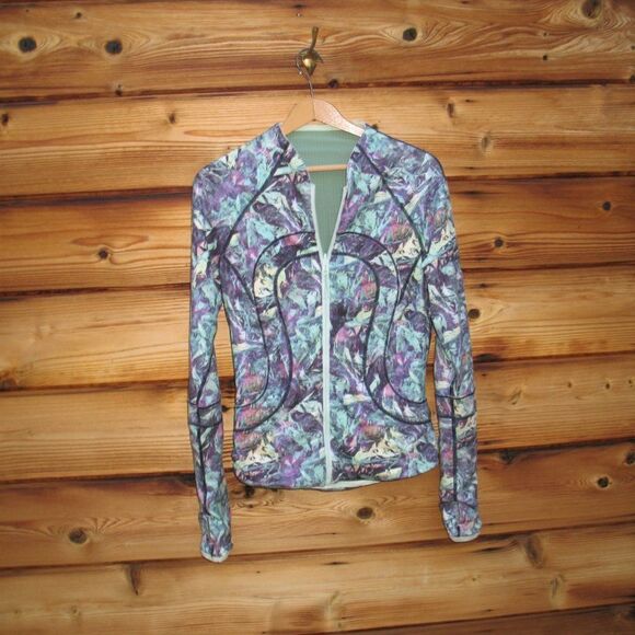 Lululemon Find Your Bliss Reversible Jacket in Vintage Green - Picture 2 of 12